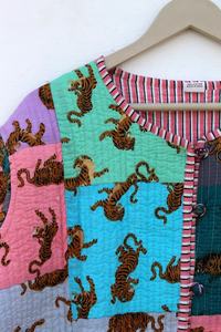 Chaqueta acolchada de algodón con estampado Kantha hecha a mano para mujer - Product Image 4