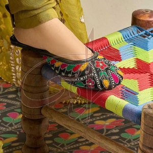 Elegancia y Arte: Zapatos de Terciopelo Negro con Bordado a Mano, Personalizables, Antideslizantes, de Cuero Genuino con Estampado, a la Moda - Product Image 6