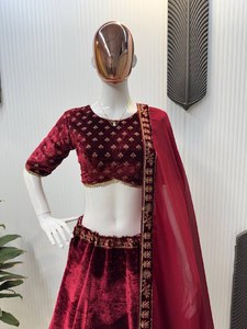 MAGNIFIQUE LEHENGA CHOLI AVEC DUPATTA AVEC SEQUENCE DE CORDON OEUVRE BRODÉE - Product Image 2