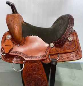 Selle occidentale de type anglais en cuir véritable faite à la main durable avec des tailles d'équitation de course de baril de conception florale - Product Image 4