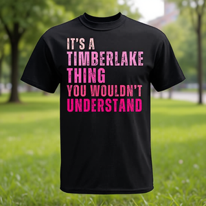 T-shirt Timberlake Thing con testo nero e rosa, maglietta promozionale unisex - Product Image 3