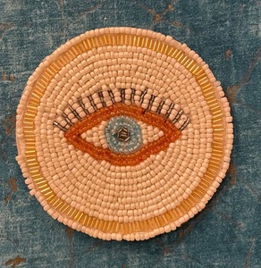 ที่รองแก้วกาแฟปักลายคลาสสิกเป็นมิตรกับสิ่งแวดล้อม4นิ้วที่รองแก้วเครื่องดื่มตกแต่งโลโก้ออกแบบได้ตามที่ต้องการ - Product Image 3