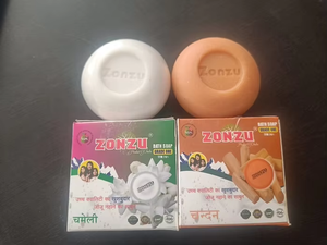 Savon pour le corps hydratant aux plantes apaisantes et aux huiles qui aiment la peau qui nettoient le calme et rétablissent l'équilibre naturel de la peau - Product Image 2