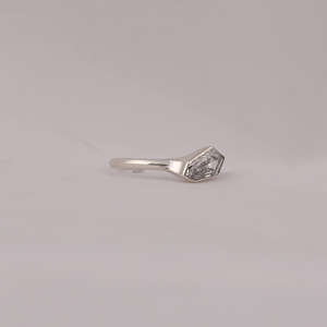 Luxe 1.50 Carat Coffin Cut CVD Lab Grown Diamond Solitaire Bezel Setting Ring Bague de fiançailles classique 14KT Solid Gold Plating - Product Image 5