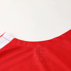 Ensemble de maillot et short de basketball réversible personnalisé pour homme avec impression par sublimation intégrale respirante et à séchage rapide - Product Image 4