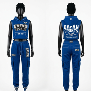 ชุดเซ็ตเสื้อฮู้ดดี้แขนกุดผ้าฝ้ายฟลีซสีน้ำเงินพรีเมียม 300 GSM และกางเกงคาร์โก้สำหรับผู้หญิง พร้อมปักโลโก้ตามสั่ง - Product Image 4