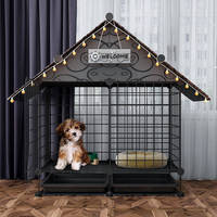 Cage pour petit chien en gros avec couverture décorative, enclos en fer, zone de repos divisée, style villa pour usage intérieur comme maison pour animaux de compagnie