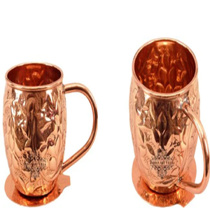 Tazas de cobre martillado con una base ancha y estable, perfectas para servir mulas de Moscú con guarniciones de fruta fresca. Disponible desde India - Product Image 2