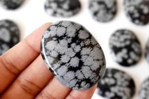 Nueva Llegada: Piedras de Agua de Obsidiana con Forma de Copo de Nieve, Talladas, de Color Ágata Natural, para Feng Shui, Europa - Product Image 1
