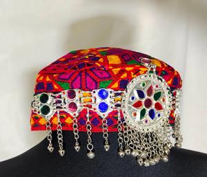 Chapeau traditionnel afghan vintage fait à la main, ethnique, culturel pachtoune, tissu brodé de fleurs, couvre-chef - Product Image 3