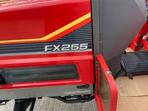 จัดส่งฟรี รถแทรกเตอร์ล้อยางขนาดเล็ก FX-255 25 แรงม้า ขับเคลื่อน 4 ล้อ – เครื่องยนต์ดีเซล 3 สูบ 1.5 ลิตร เกียร์พาวเวอร์ชิฟท์ 9F/3R  540 PTO  ข้อต่อ JIS1 และน้ำหนัก 1075 กก. - Product Image 4