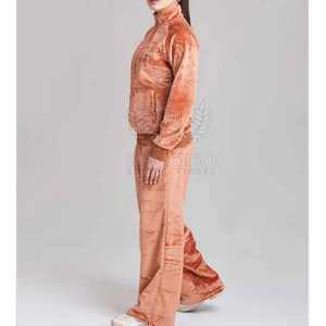 Ensemble de survêtement décontracté deux pièces en velours pour femme, personnalisé par le fabricant, comprenant un sweat à capuche doux et un pantalon de jogging, idéal pour l'hiver. - Product Image 3