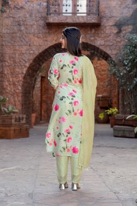 Beste Qualität Reyon Frauen <span class=keywords><strong>Kurtis</strong></span> mit Salwar Hot Selling Schöne indische & pakistani sche Anzüge Kaufen Sie zum besten Preis - Product Image 3