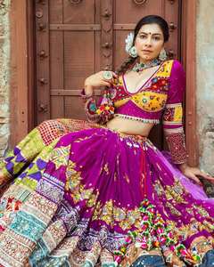 Designer beurre soie Lehenga Choli ensemble impression numérique avec miroir travail belle femme indienne lourde travail à la main dentelle Dupatta - Product Image 1