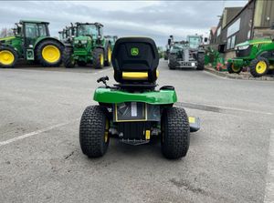 Disponível com bastante uso 2024 Clean John Deer X950R Lawn Mower Zero Turn Ride On Mower Comprar Usado John Deer Lawn Mower Europa