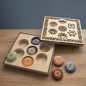 Vente en gros Ensemble Reiki de forme ronde à 7 chakras Ensemble de pièces de pierres précieuses naturelles Ensemble de pierres précieuses Reiki naturelles Ensemble rond à 7 chakras par Rais Agate - Product Image 1