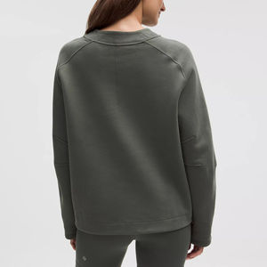 Sudadera de Mujer con Cuello Redondo, Corte Holgado y Relajado, con Cremallera Lateral y Logotipo Personalizable en la Parte Delantera - Product Image 2