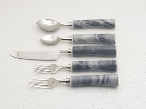 ชุดเครื่องใช้บนโต๊ะอาหารด้ามจับเรซินหินอ่อนสีน้ำตาลและสีขาวมาใหม่ชุดเครื่องใช้บนโต๊ะอาหารที่บ้านทำจากสแตนเลสเรซินด้ามจับหินอ่อนขายดี - Product Image 3