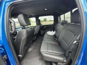 Camioneta Usada en Buenas Condiciones, OFERTA ESPECIAL, 2025 REBELS CREW 4X4 - Product Image 2