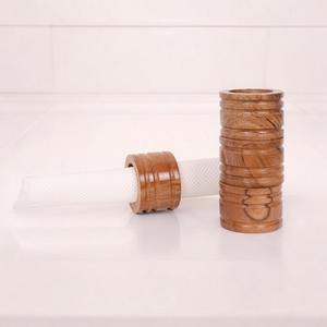 Porte-serviettes unique en acrylique poli fait à la main par un designer, de haute qualité, en stock pour les tables de restaurant et les fêtes - Product Image 5