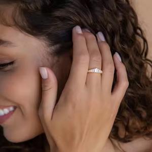 VS1 Bague Art Déco en diamant taillé baguette de laboratoire Bague de cocktail de style vintage en or 18 carats Bague de fiançailles Cadeau pour elle - Product Image 6