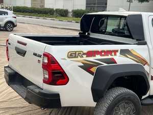 NOUVEAU 2026 TOYO TA HILUX GR SPORT TRANSMISSION MANUELLE DOUBLE CABINE 4 PORTES MOTEUR DIESEL 4.1-6L TURBO PHARES LED GAUCHE D Dark - Product Image 6