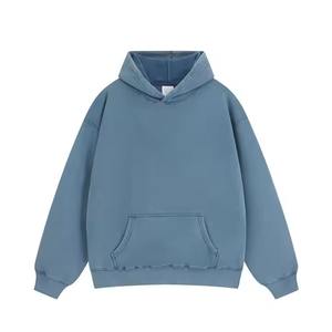 Sweat à capuche en coton lourd avec une finition bleu brume délavée et des vibrations vintage brutes. Pas de ficelles, pas de chichi, juste l'énergie pure de streetwear - Product Image 2