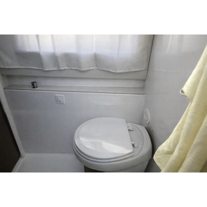 2019 Regal 42 Grand Coupe Volvo con Motor Diésel Intraborda de 435 HP y 550 Horas, Embarcación de Lujo - Product Image 4