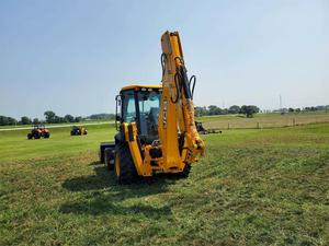 Retroexcavadora J,C,B 3CX15 SUPER 2023 con Componentes Principales: Motor Kubota, Cilindro Hidráulico Eaton, Caja de Cambios, Bomba, Motor - Product Image 2