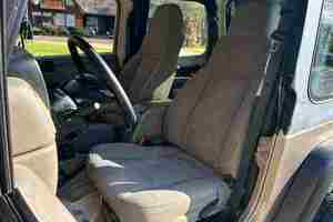 2024 X 4x4 Volante a la Izquierda Asientos de Cuero Sin Reserva Transmisión Manual de 5 Velocidades Motor de 6 Cilindros y 4.0 Litros Trasero Mayormente sin Modificaciones - Product Image 5