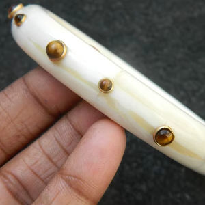 Bracelets en os, artisanat naturel pour femmes et filles, faits à la main, durables, ronds, imitation antique, polis, MN EXPORTS - Product Image 1