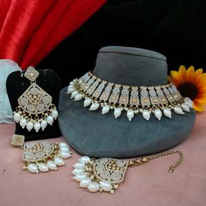 ชุดสร้อยคอไข่มุกและกุณวันออกแบบอย่างประณีตด้วยเครื่องประดับแฟชั่นสไตล์จิวเวอรี่ที่งดงามเหนือกาลเวลา - Product Image 3