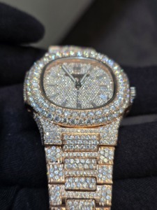Reloj VVS LAB de Lujo con Movimiento Mecánico Completo, Cristal de Zafiro, Silicona, 41 mm, Tono Rosa, con Diamantes y Piedras Preciosas - Product Image 3