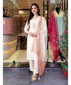 Abaya de Style Dubaï pour Femmes Musulmanes, Design Classique Moderne avec Robe Hijab et Ensemble Jilbab - Product Image 3