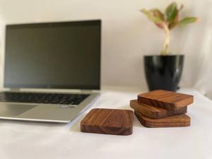 Posavasos de madera hecho a mano Posavasos cuadrados de madera natural Protección de mesa para tazas de café Tazas de té Posavasos de nogal - Product Image 4