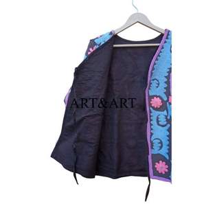 Chaqueta Corta de Invierno para Mujer, Hecha a Mano, con Bordado Suzani, Diseño Floral Acolchado, Cuello en V, 100% Algodón, Ecológica, Color Personalizado - Product Image 5