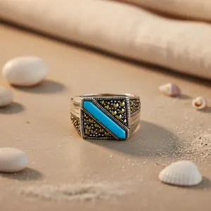 Bague Hip Hop pour homme en acier inoxydable plaqué or rose avec incrustation de turquoise - Product Image 2