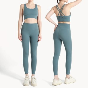 Conjunto de Yoga sin costuras para mujer 2024, chaqueta de gimnasio de manga larga, mallas de talla grande, sujetador de Fitness, pantalones cortos, cintura con Logo, venta al por mayor, deportes para correr - Product Image 6