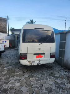 Autobús Usado COASTER 2014, Volante a la Izquierda, Diésel, Asientos de Cuero, Transmisión Automática, Techo Solar, Envío Gratis - Product Image 6