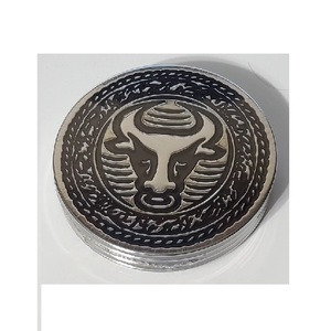 Ensemble de sous-verres en cuir véritable de forme ronde simple et en métal argenté avec logo personnalisé de qualité supérieure - Product Image 5