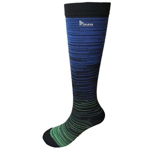 Chaussettes en coton pour hommes avec logo personnalisé en gros, respirantes, couleur unie, chaussettes décontractées, prix d'usine de haute qualité - Product Image 3