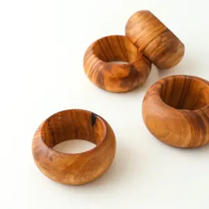 Porte-serviettes en bois de forme ronde élégante Bonne qualité Meilleur prix pour les occasions de mariage - Product Image 1