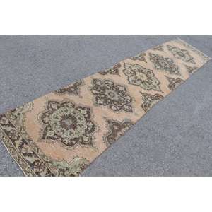 Alfombra vintage de 2.7x12 pies, alfombra turca de lana con diseño de plantas y árboles marrones - Product Image 1
