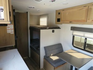 Caravane d'occasion 2025 F-o-r-e-s-t R-i-v-e-r W-o-l-f P-u-p 16BHSW à vendre - Product Image 3
