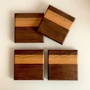 Posavasos de madera hechos a mano Posavasos de nogal negro sólido y madera de arce Posavasos de nogal cuadrados para decoración del hogar - Product Image 3