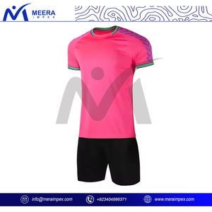 Venta al por mayor de uniformes de fútbol para los hombres logotipo personalizado transpirable fútbol Jersey y pantalones cortos conjunto equipo deportivo ropa de entrenamiento a granel - Product Image 3