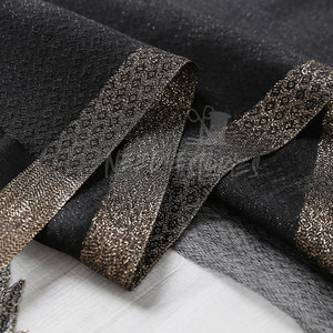 Écharpe légère en soie-coton avec broderie traditionnelle Belle conception faite à la main parfaite pour les cadeaux - Product Image 4