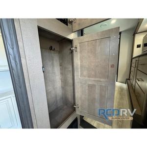 Nouveau modèle 2025 Keystone RV Montana 3901RK avec systèmes électriques avancés, longueur de 42 pieds 4 pouces, 5 glissières - Product Image 5