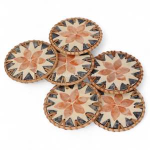 Posavasos Artesanal de Nácar con Borde de Ratán para Protección Diaria de Bebidas y Decoración Refinada del Hogar - Product Image 1