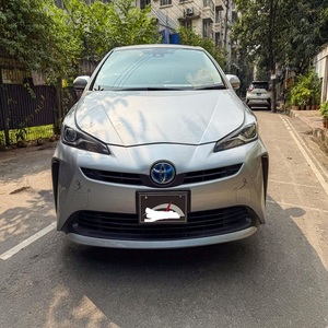 Prius 2020, Modelo Más Vendido, Sedán Automático, Volante a la Izquierda, Tracción Trasera, Asientos de Cuero, Neumáticos R16, Control de Crucero Adaptativo - Product Image 1